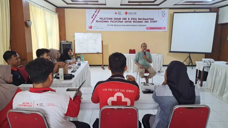 Sebanyak 20 staf dan relawan Palang Merah Indonesia (PMI) Kabupaten Jember, Jawa Timur, mengikuti program kesiapsiagaan dan pengurangan resiko bencana Japanese Red Cross Society (Palang Merah Jepang).
