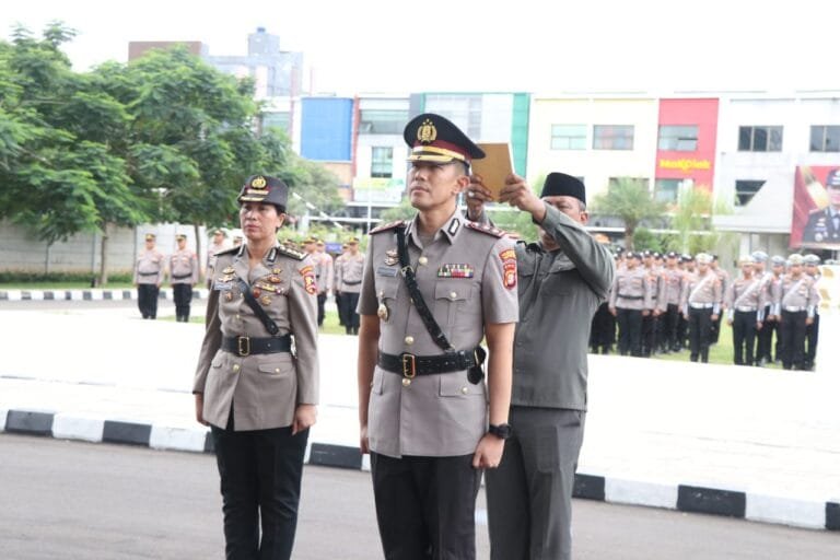 Polres Metro Tangerang Kota, menggelar serah terima jabatan (Sertijab) Wakapolres dari Kombes Yolanda Evelyn Sebayang kepada AKBP Eko Bagus Riyadi.
