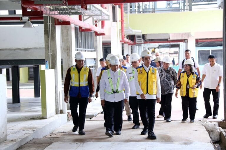 Wakil Presiden (Wapres) Gibran Rakabuming Raka minta proses revitalisasi Pasar Anyar Kota Tangerang segera rampung.