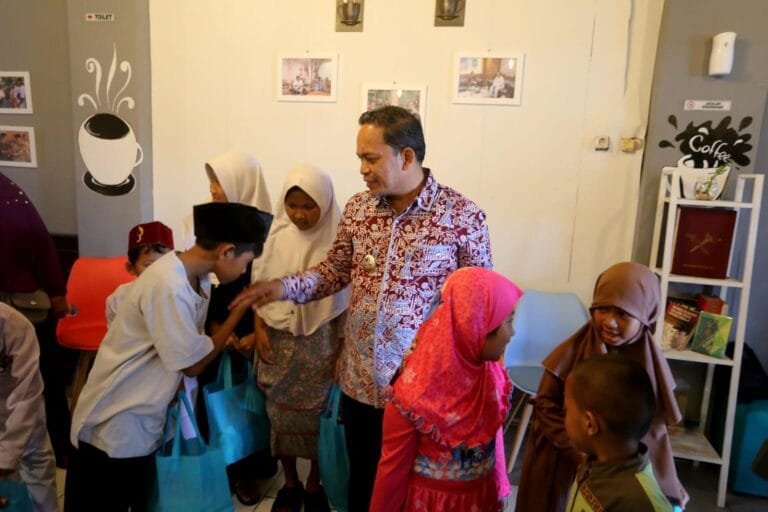 Pada momen Isra Mi'raj, Penjabat (Pj) Wali Kota Tangerang Nurdin, mengajak masyarakat untuk meningkatkan kepedulian dan berbagi kepada mereka yang membutuhkan.