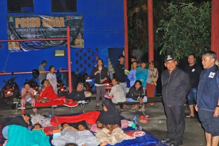 Kota Tangerang, asaterkini.id- Hujan deras yang melanda Tangerang sejak Selasa siang hingga Rabu dini hari (28-29/1/2025) mengakibatkan sejumlah wilayah di Kota dan Kabupaten Tangerang dilanda banjir.
