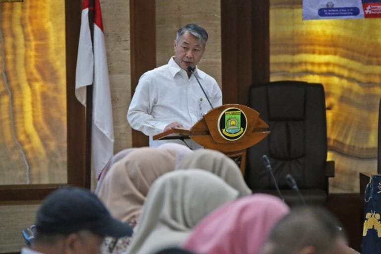 Kota Tangerang, asaterkini.id - Pelaksana Harian Sekretaris Daerah (Plh Sekda) Kota Tangerang, Wahyudi Iskandar membuka kegiatan Penguatan PP Nomor 94 Tahun 2021, tentang Disiplin Pegawai Negeri Sipil (PNS) dan Bimbingan Teknis (Bimtek) Penggunaan Aplikasi Integrated Discipline (I’DIS).