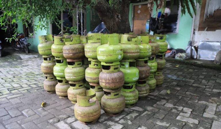 Kota Tangerang, asaterkini.id - Dalam rangka meminimalisasi terjadinya permainan harga gas elpiji 3Kg di tingkat agen atau pangkalan, masyarakat diharap ikut melakukan pengawasan.