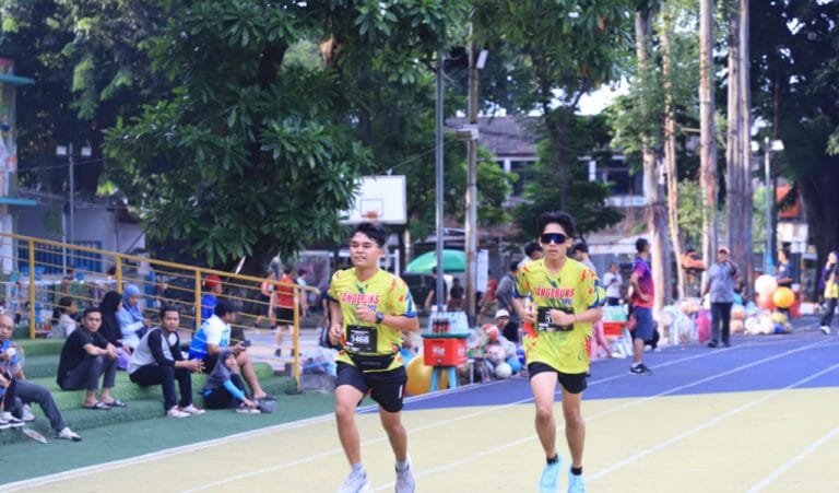 Sebanyak 1500 peserta memadati Alun-Alun Ahmad Yani Kota Tangerang untuk mengikuti Tangeruns 2025, pada Minggu (16/2/2025).