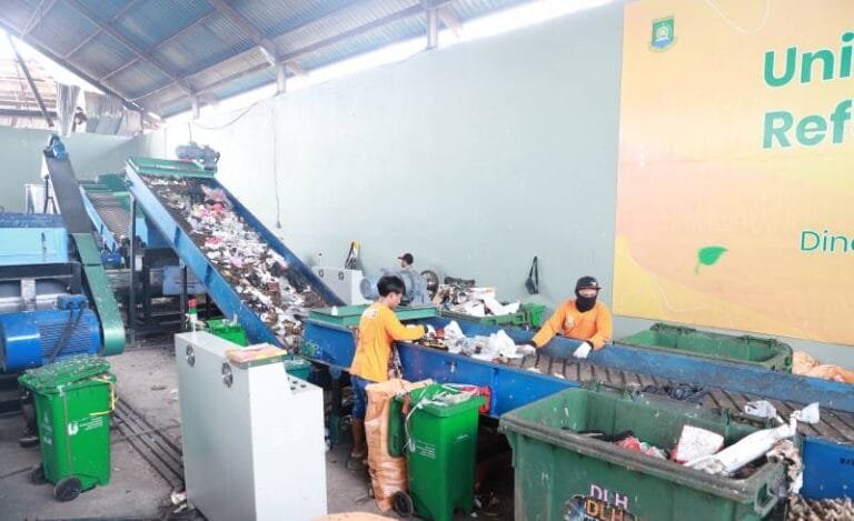 Inovasi pengelolaan sampah yang dilakukan oleh Pemerintah Kota (Pemkot) Tangerang pada masa transisi setahun terakhir ini cukup baik dan sukses.