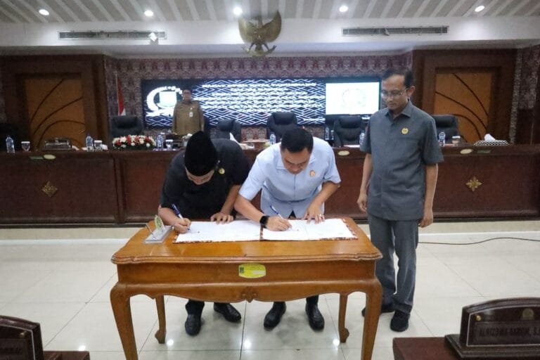 DPRD Kota Tangerang gandeng Kejaksaan Negeri (Kejari) Kota Tangerang terkait penanganan masalah di bidang perdata dan tata usaha negara dalam melaksanakan kegiatannya.