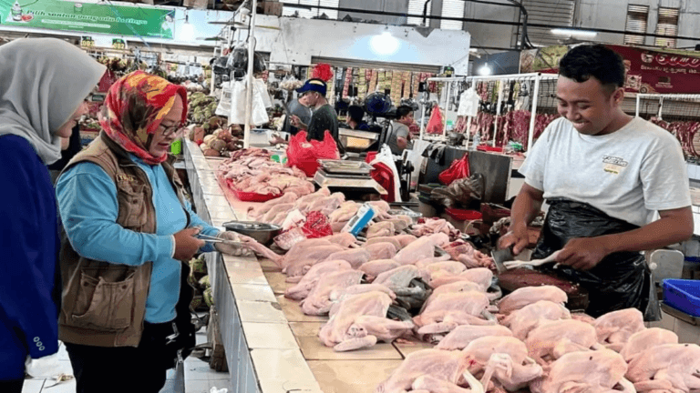 DKP Kota Tangerang, sidak harga dan keamanan sejumlah makanan di Supermarket