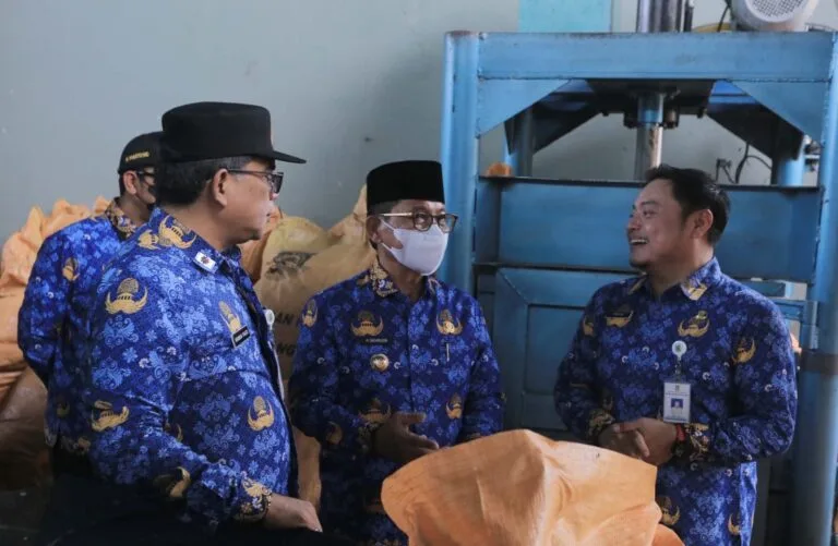 Kondisi sampah di Kota Tangerang sampai saat ini masih tidak baik-baik saja.