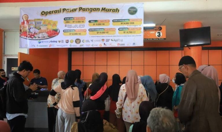 Kota Tangerang. asaterkini.id- Selama bulan Ramadan 2025, Pemerintah Pusat menggelar operasi pangan murah di sejumlah kantor Pos di Indonesia, termasuk Kota Tangerang Banten. Operasi tersebut berlangsung mulai tanggal 1 - 28 Maret 2025 nanti.