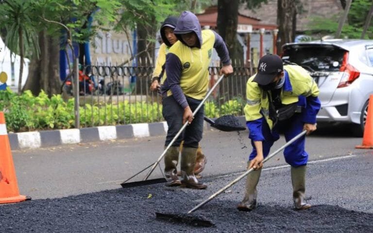 Dinas PUPR Kota Tangerang Kembali Memperbaiki 13 Jalan Jalur Mudik Lebaran