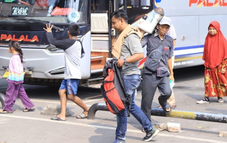 Kota Tangerang, asaterini- Jelang Lebaran Idul Fitri 1446 Hijriah, banyak masyarakat yang sudah siap-siap untuk mudik ke Kampung halamannya.