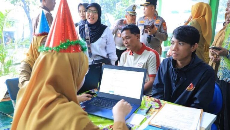 Antusiasme warga Kota Tangerang untuk mendapatkan cek kesehatan gratis (CKG) cukup tinggi. Terbukti dengan banyaknya warga yang datang ke Puskesmas untuk mendapatkan pelayanan tersebut.