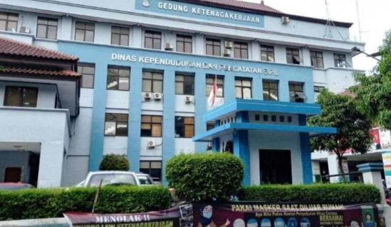Pemerintah Kota (Pemkot) Tangerang mengimbau pada pendatang baru agar melaporkan diri ke Dinas Kependudukan dan Catatan Sipil (Disdukcapil) untuk dilakukan pendataan administrasi penduduk (Adminduk).
