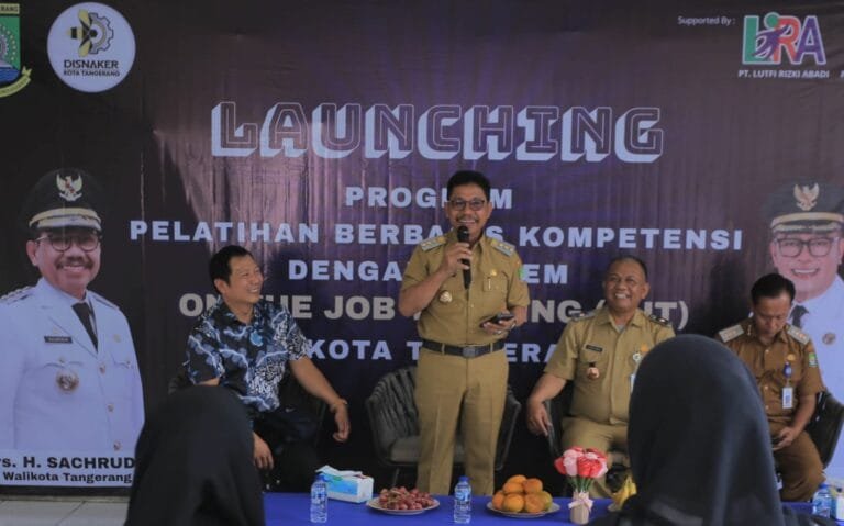 Dalam rangka menekan angka pengangguran, Pemerintah Kota (Pemkot) Tangerang kembali melaksanakan Program On The Job Training (OJT) di beberapa perusahaan yang menjadi mitra Pemkot Tangerang.