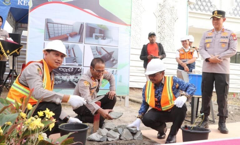 Pembangunan Anggaran Area Parkir di Mako Polres Metro Tangerang Kota memiliki luas total 1.900 meter persegi, temukan lebih lanjut.