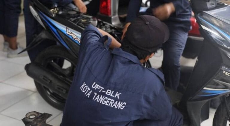 Disnaker kota Tangerang buka pelatihan tune up sepeda motor