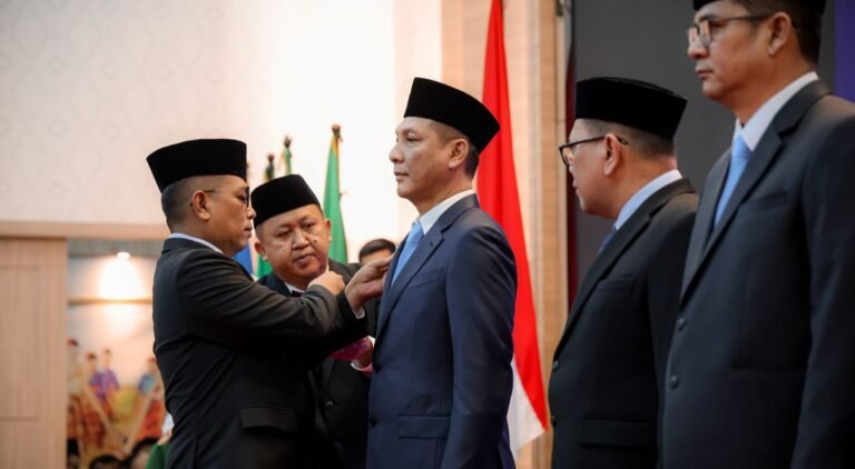 Gubernur banten melantik sekda provinsi banten