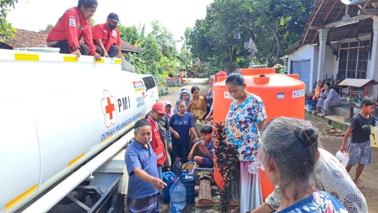 PMI kabupaten Jember distribusikan air bersih