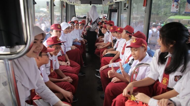 Bus Tayo siap antar anak ke sekolah