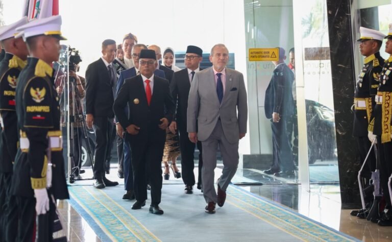 Gubernur Banten dampingi Mendag sambut presiden peru di bandara Soekarno hatta
