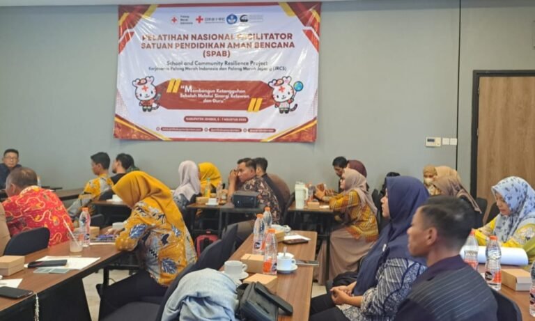 PMI berikan pelatihan pada guru dan relawan jember