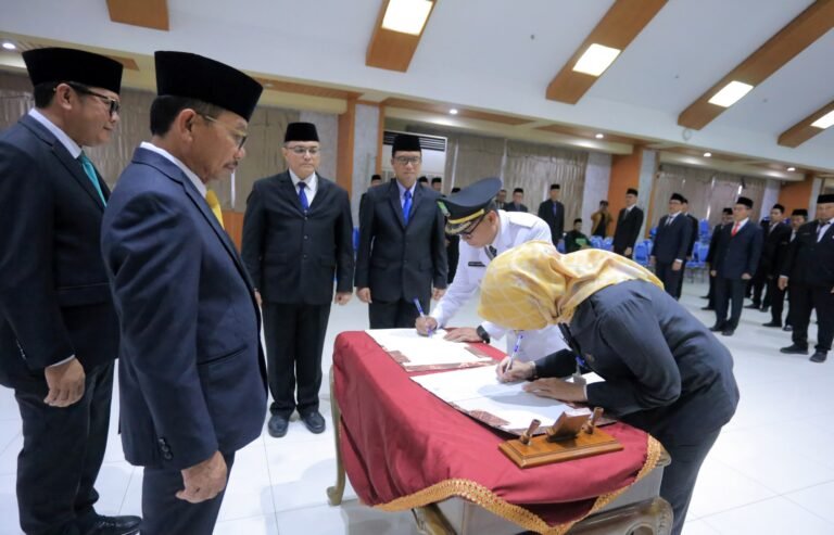Walikota Tangerang Lantik 100 Pejabat di lingkungan kerjanya