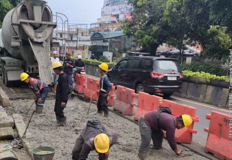 Perumda TB Kota Tangerang lakukan perbaikan galian pipa