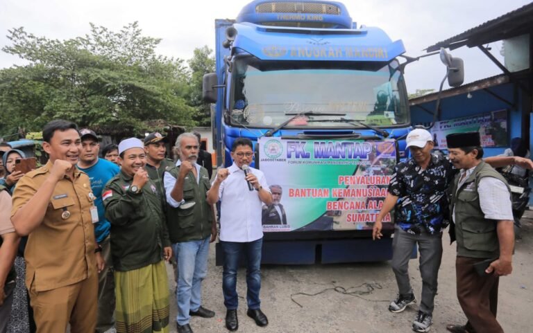 Walikota Tangerang lepas bantuan kemanusiaan ke sumatera