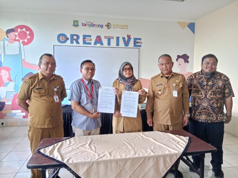 Dalam rangka mensukseskan program unggulan Pemerintah Kota (Pemkot) Tangerang "Gampang Kerja", Dinas Ketenagakerjaan (DIsnaker) Kota Tangerang bersama Bursa kerja Khusus (BKK) dan PT Sumber Alfaria Trijaya Tbk melakukan penandatanganan Memorandum of Understanding (MOU).