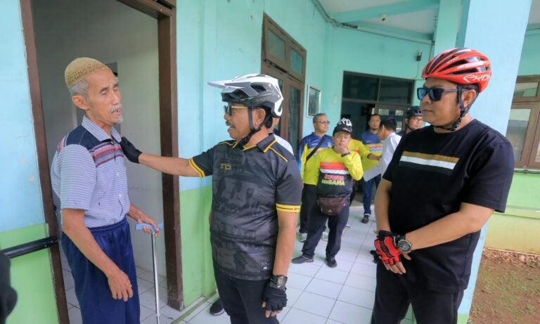 Walikota Tangerang kunjungi dlh dan dinas sosial