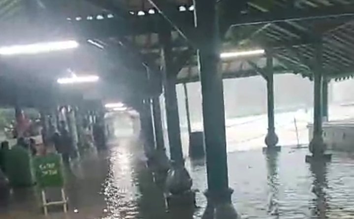 Banjir meluap ke tempat sejarah makam kesultanan banten