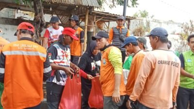 Satgana PMI kota Tangerang salurkan makanan pada warga terdampak banjir