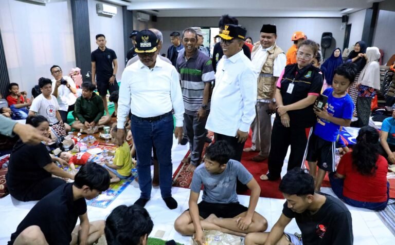 Gubernur Banten kunjungi warga terdampak banjir di kota tangerang