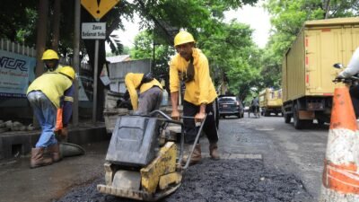 Jalan berlubang di kota tangerang mulai diperbaiki
