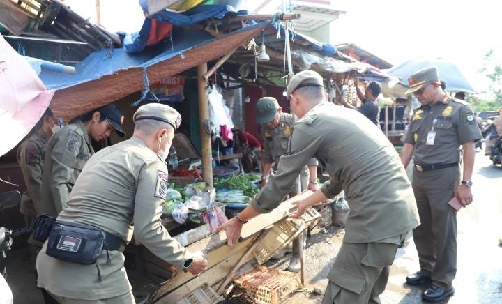 Malam Idul Fitri Pemkot Tangerang gelar operasi pkl