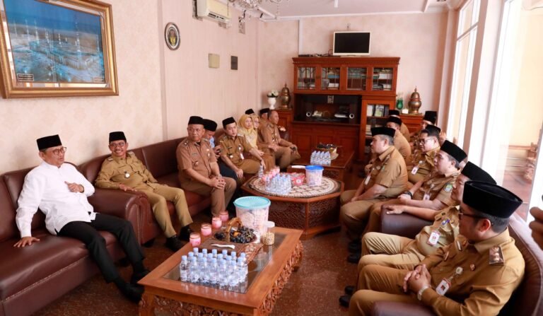 Sachrudin berkunjung ke rumah para mantan walikota Tangerang.