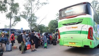 Arus balik lebaran di kota Tangerang meningkat.