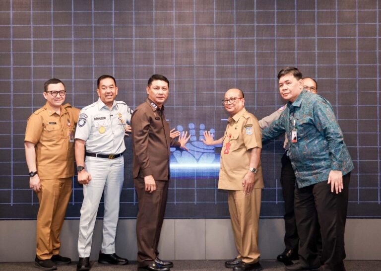 Para wajib pajak kendaraan di Banten bisa membayar pajaknya lewat aplikasi Samsat ceria