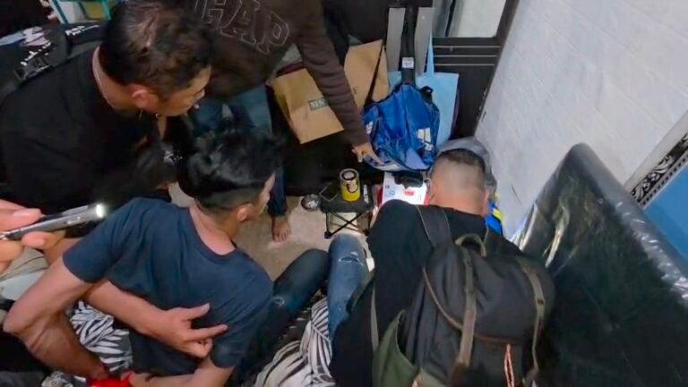 Bobol rumah dan bawa kabur emas ditangkap jajaran polres metro Tangerang kota di Ciracas.