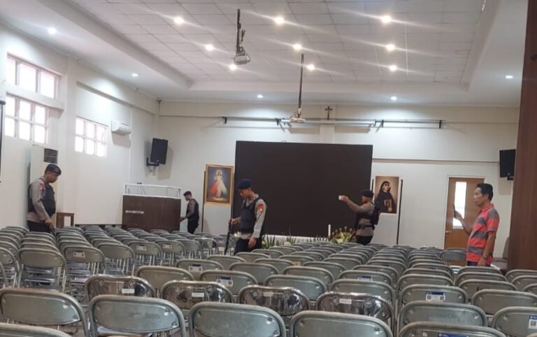 Malam misa kamis putih, tim Jihandak sisir gereja di kota tangerang