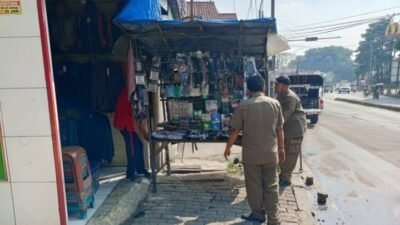 Kecamatan Jatiuwung tertibkan PKL