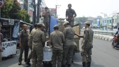 Satpol PP tertibkan PKL di Kota Tangerang