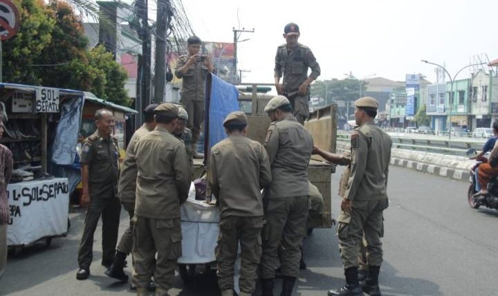 Satpol PP tertibkan PKL di Kota Tangerang