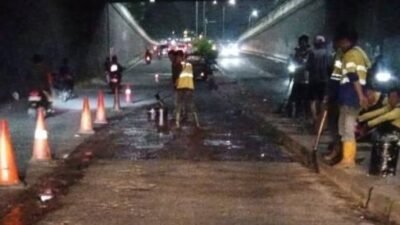 Pemkot Tangerang perbaikan jalan rusak yang aspalnya tergerus hujan.