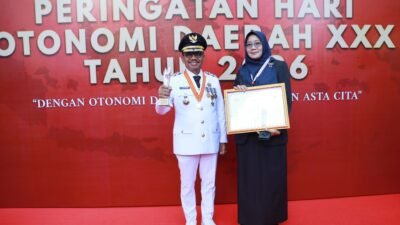 Pemkot Tangerang mendapat penghargaan dari Mendagri sebagai daerah berkinerja tinggi.