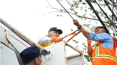 Pemkab Tangerang pindahkan kabel udara ke bawah tanah.