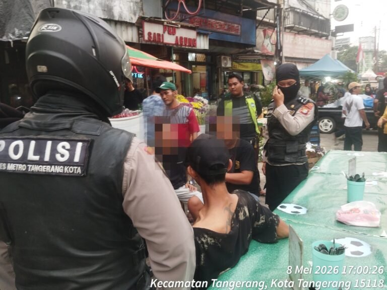 Polres metro Tangerang kota tangkap pelaku pengeroyokan pedagang pasar lama.