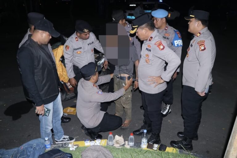Polres metro Tangerang tangkap pemuda yang membawa ganja saat operasi cipta kondisi