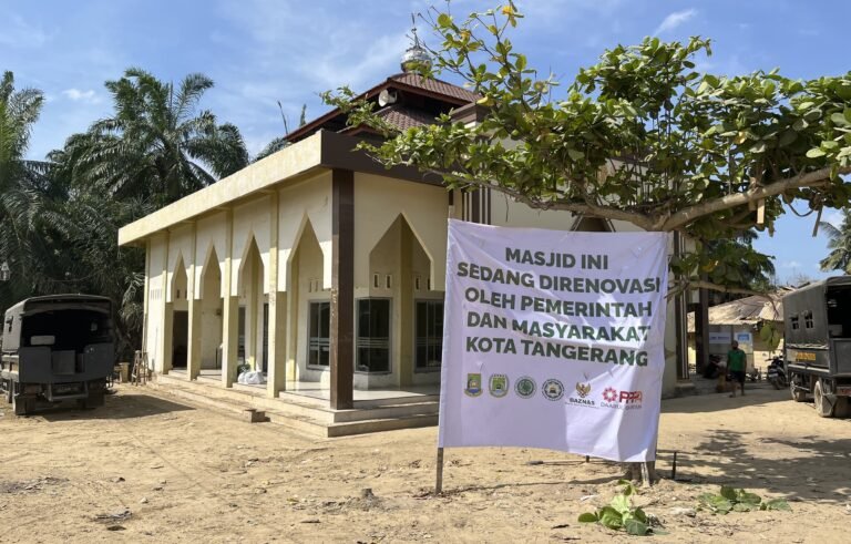 Tim peduli Aceh-sumatera dari kota Tangerang telah merenovasi can meresmikan tiga masjid yang rusak karena bencana.
