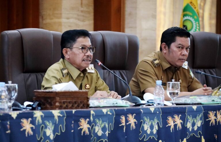 Walikota Tangerang tegaskan pejabat Pemkot harus respon aduan masyarakat, jangan hanya retorika